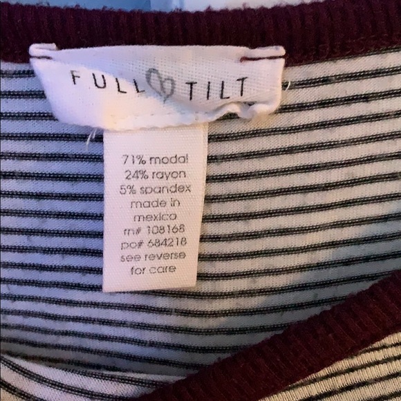 Striped Crop Top - Picture 2 of 3